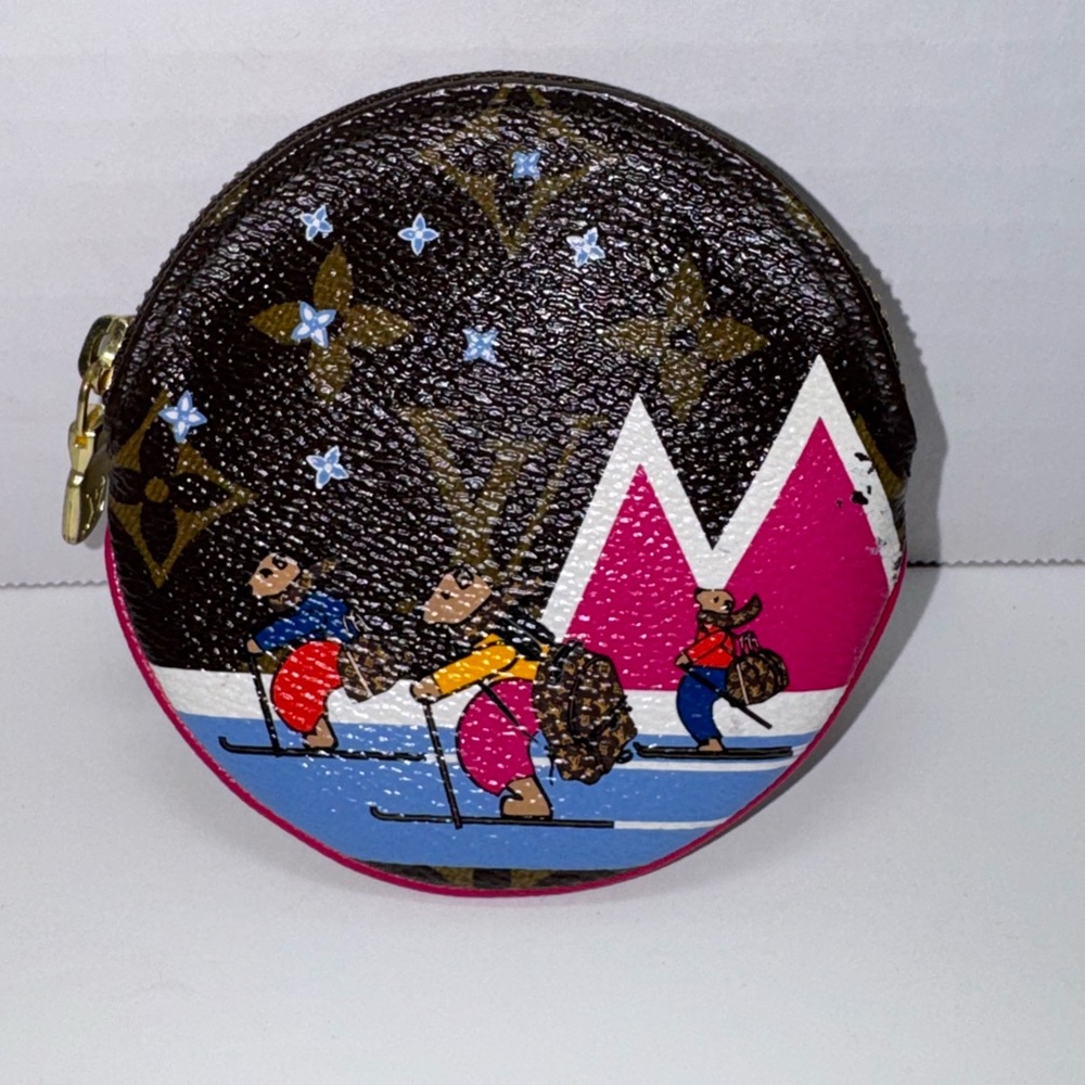 LOUIS VUITTON
Monogram Christmas Animation Round Coin Purse